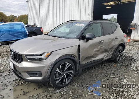2022 Volvo Xc40 T5 R-Design z USA, uszkodzony, nr VIN YV4162UMXN2714870